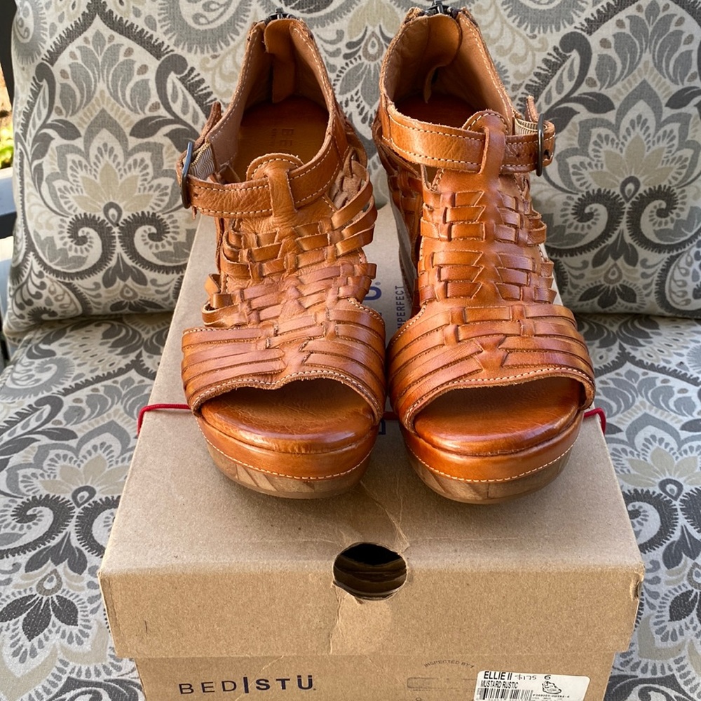 BED|STU ELLIE II RUSTIC WEDGE SANDAL SIZE 6